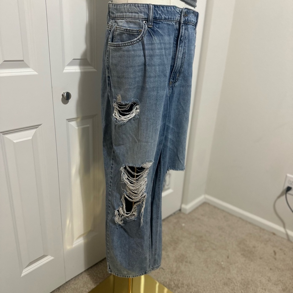 Straight Leg Ankle Cropped Light Blue Ripped Jeans
